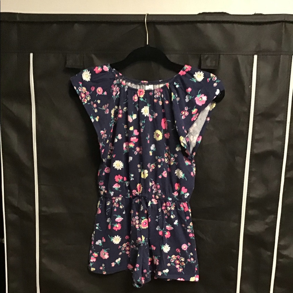 🍀OshKosh B’gosh Girls Floral Romper size 10/12